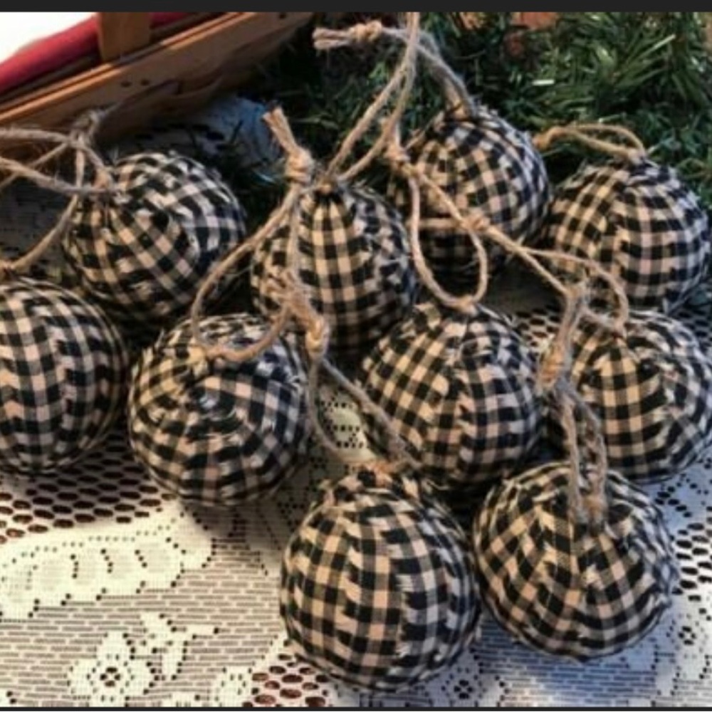 10 primitive black plaid homespun rag balls Christmas ornaments handmade decor